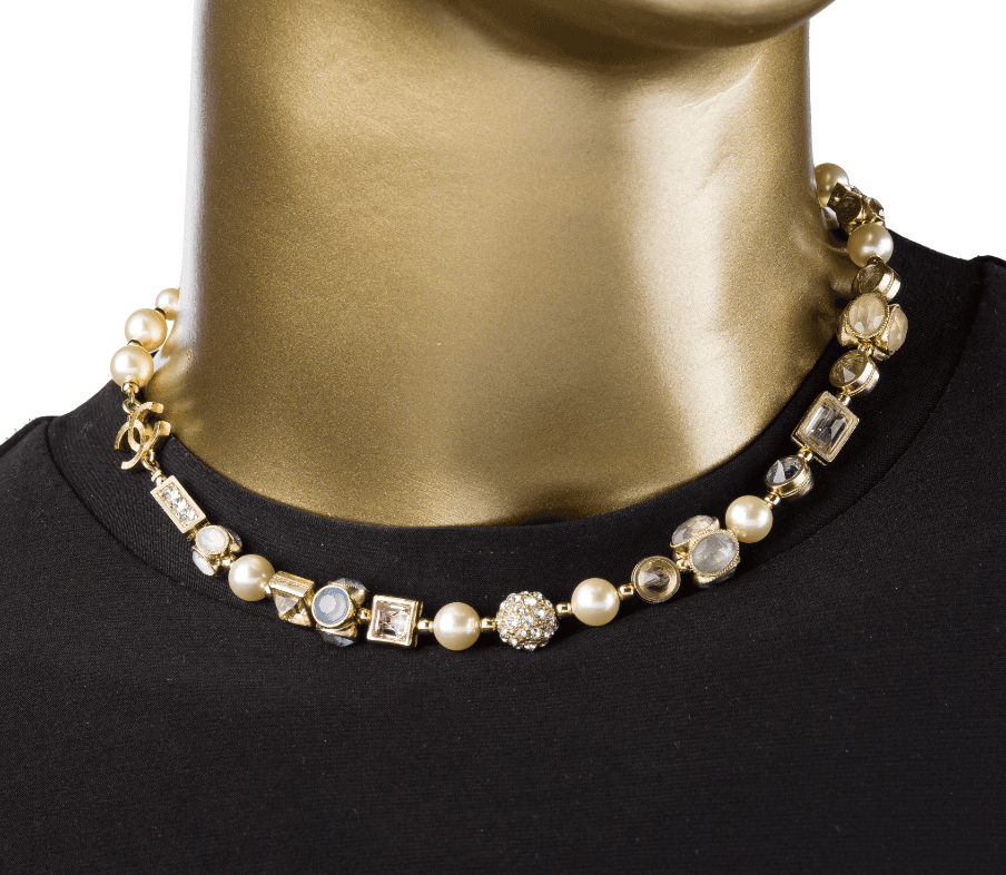 Chanel Necklace With Pearl And Stones
