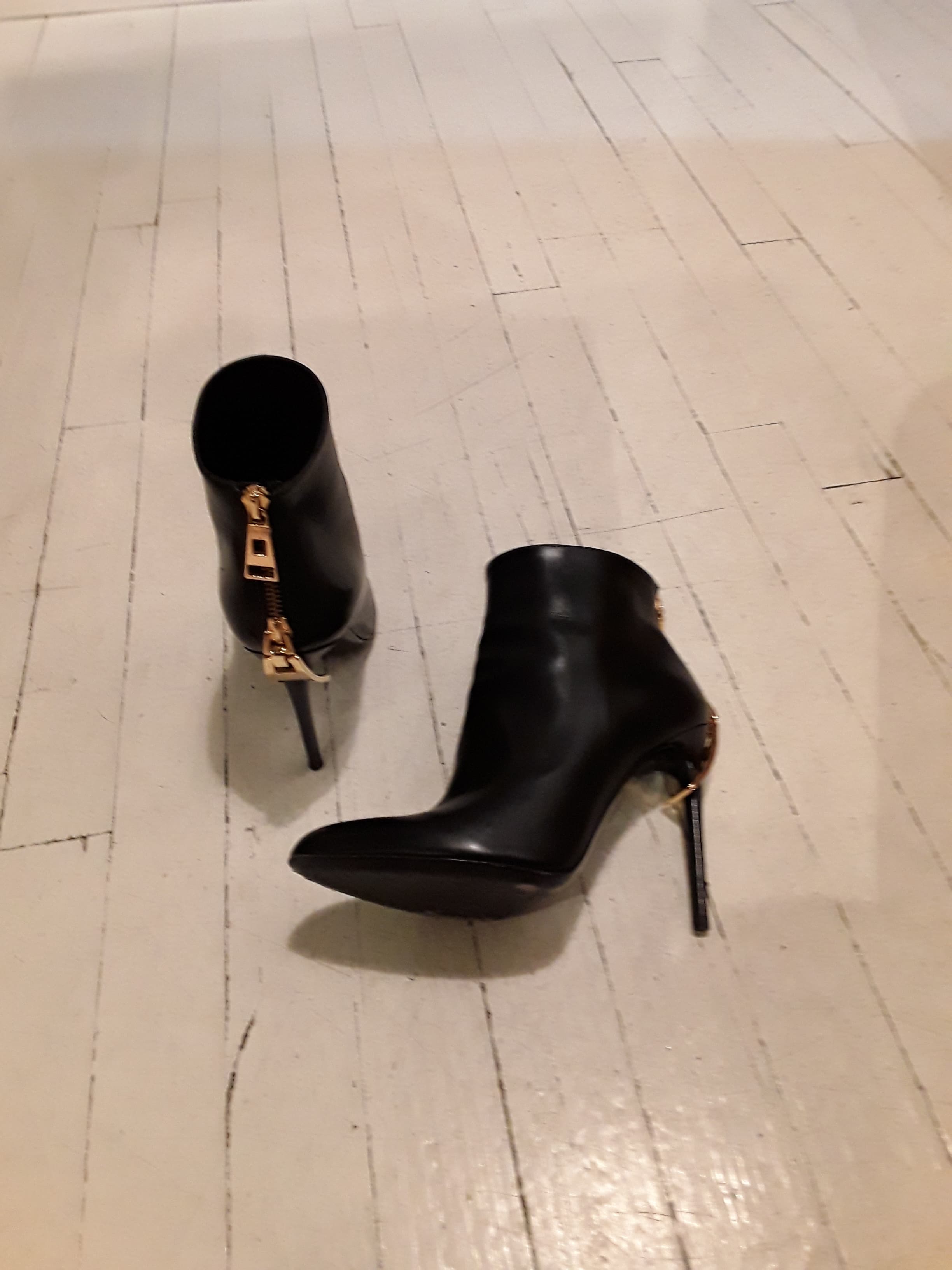 Tom Ford Zipper Pull Booties