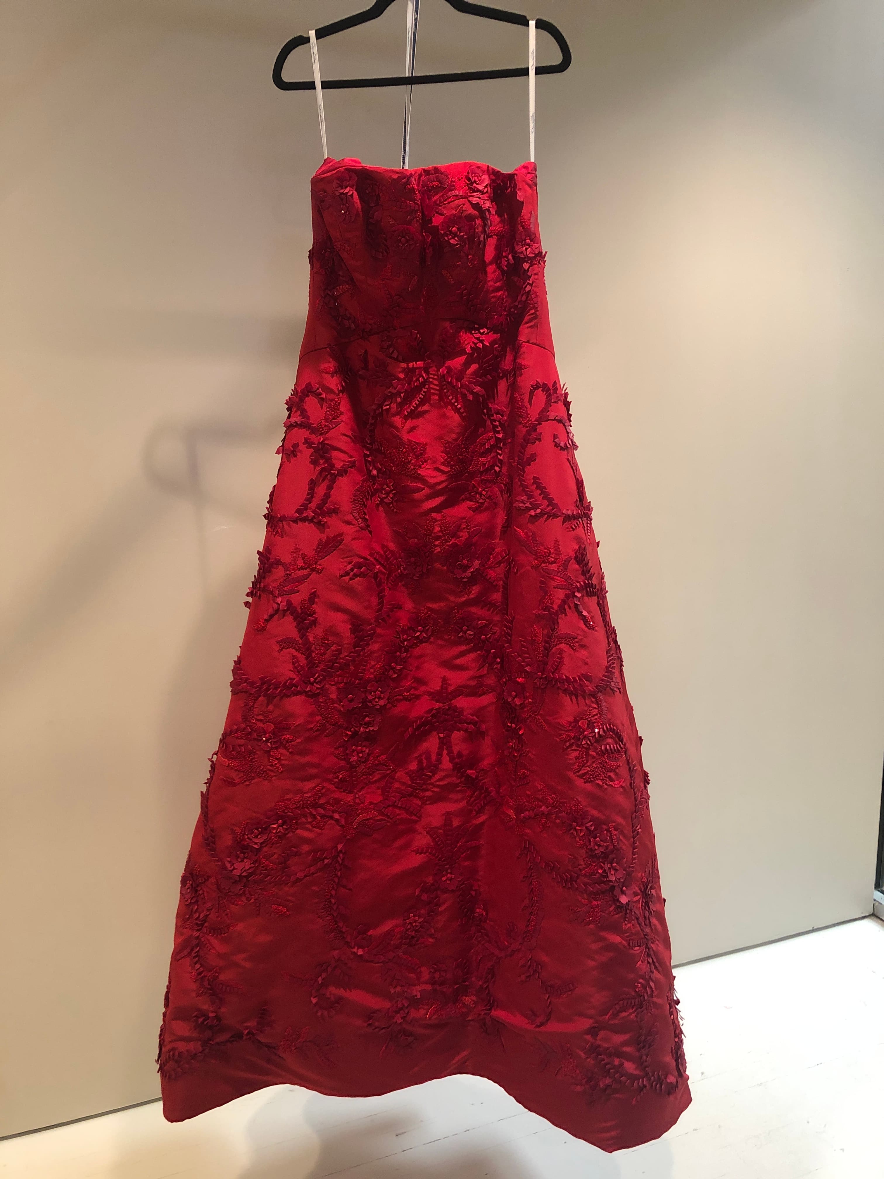 Oscar De La Renta Red Strapless Floral Gown