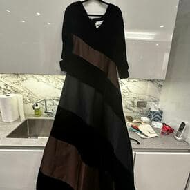 Oscar De La Renta Black Velvet Long Sleeve Gown — image 1