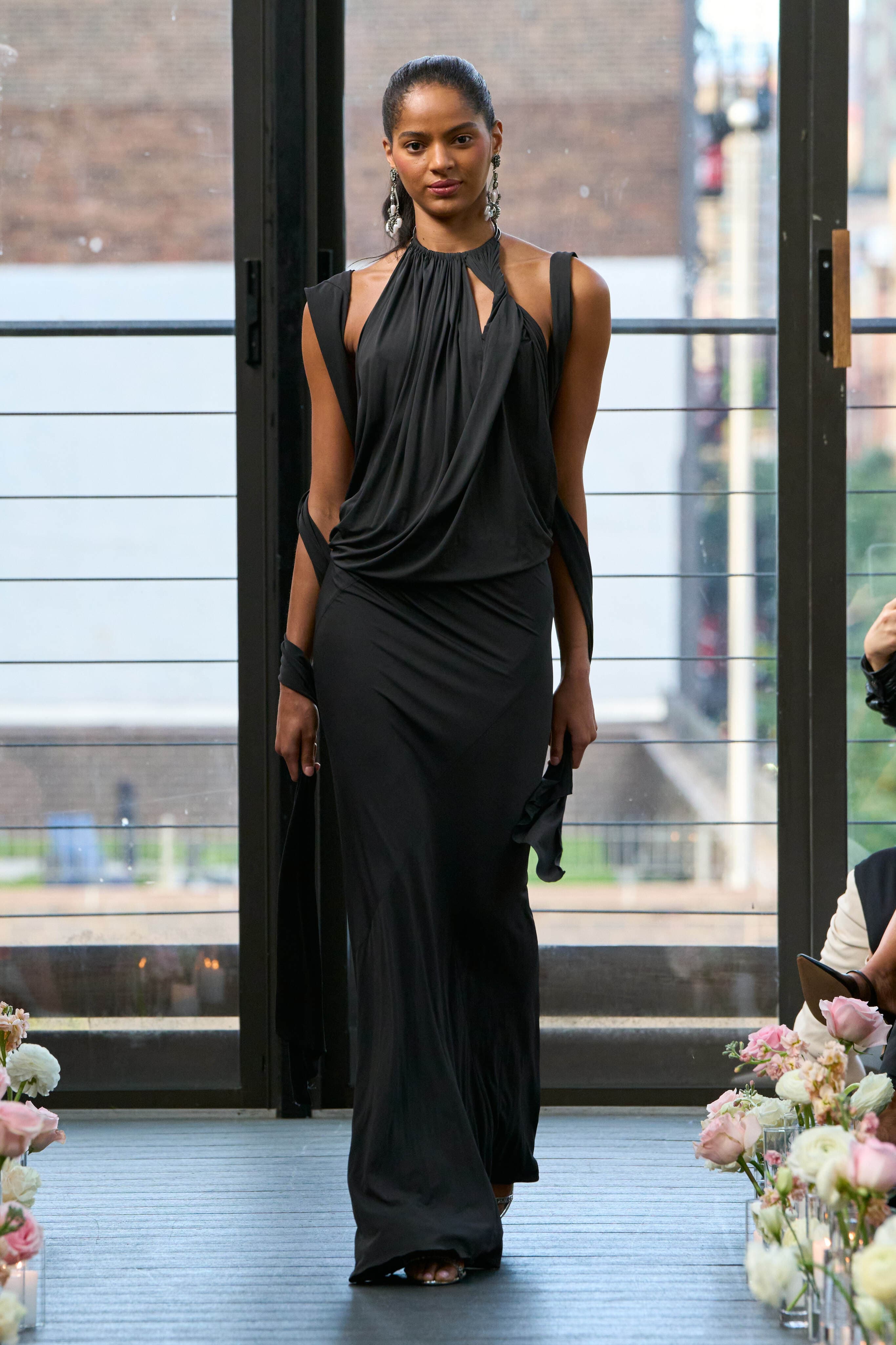 2000’s Donna Karan Silver Metal Choker Necklace Plunging Backless Gray Gown Dress W Small Train