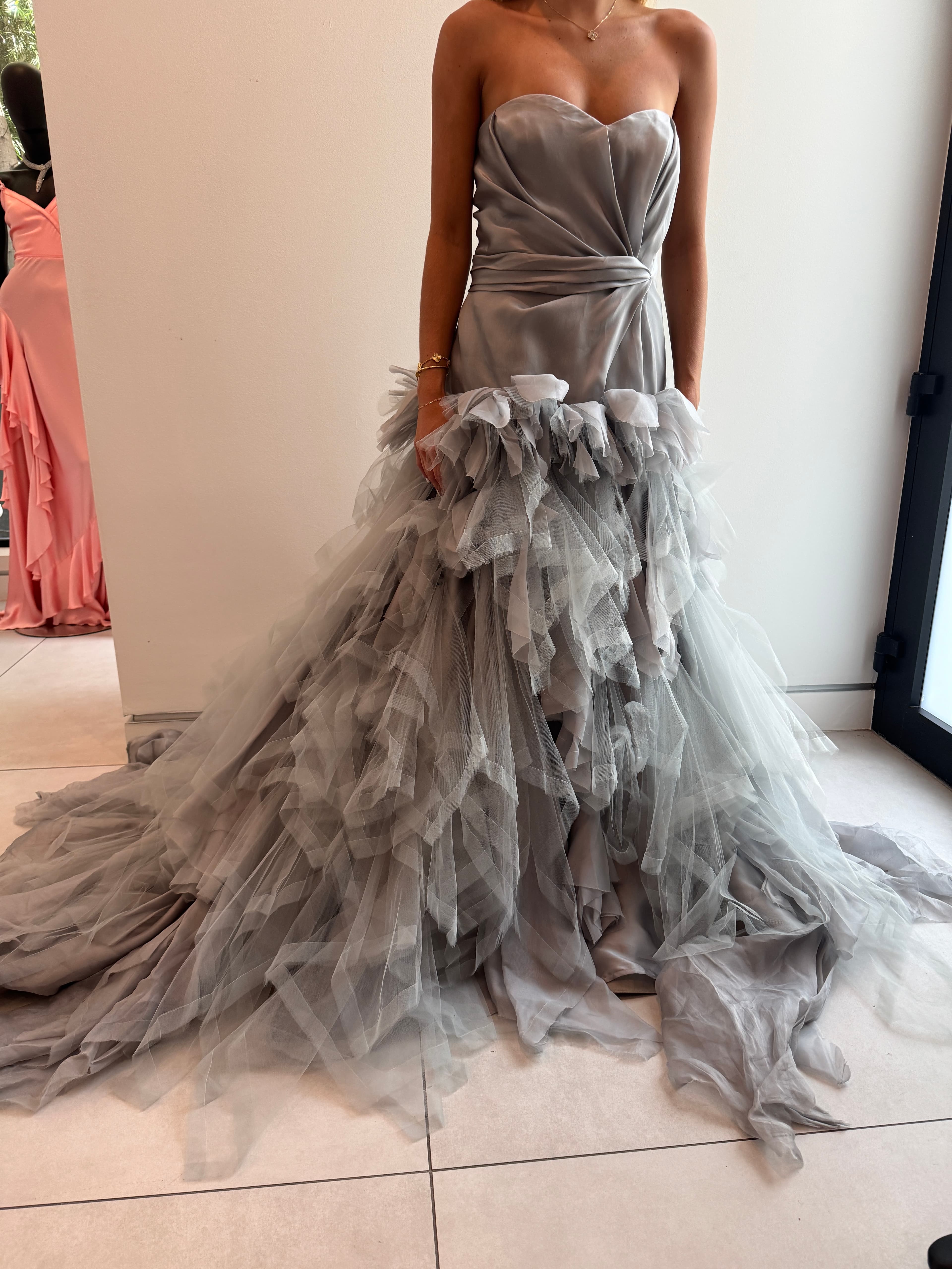 Oscar De La Renta Vintage 2013 Dove-grey Silk Strapless Butter Tiered Tulle Gown 16