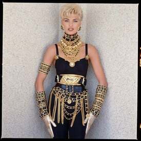 Vintage Chanel 1991 Leather and Gold Chain Belt with Coin — image 3